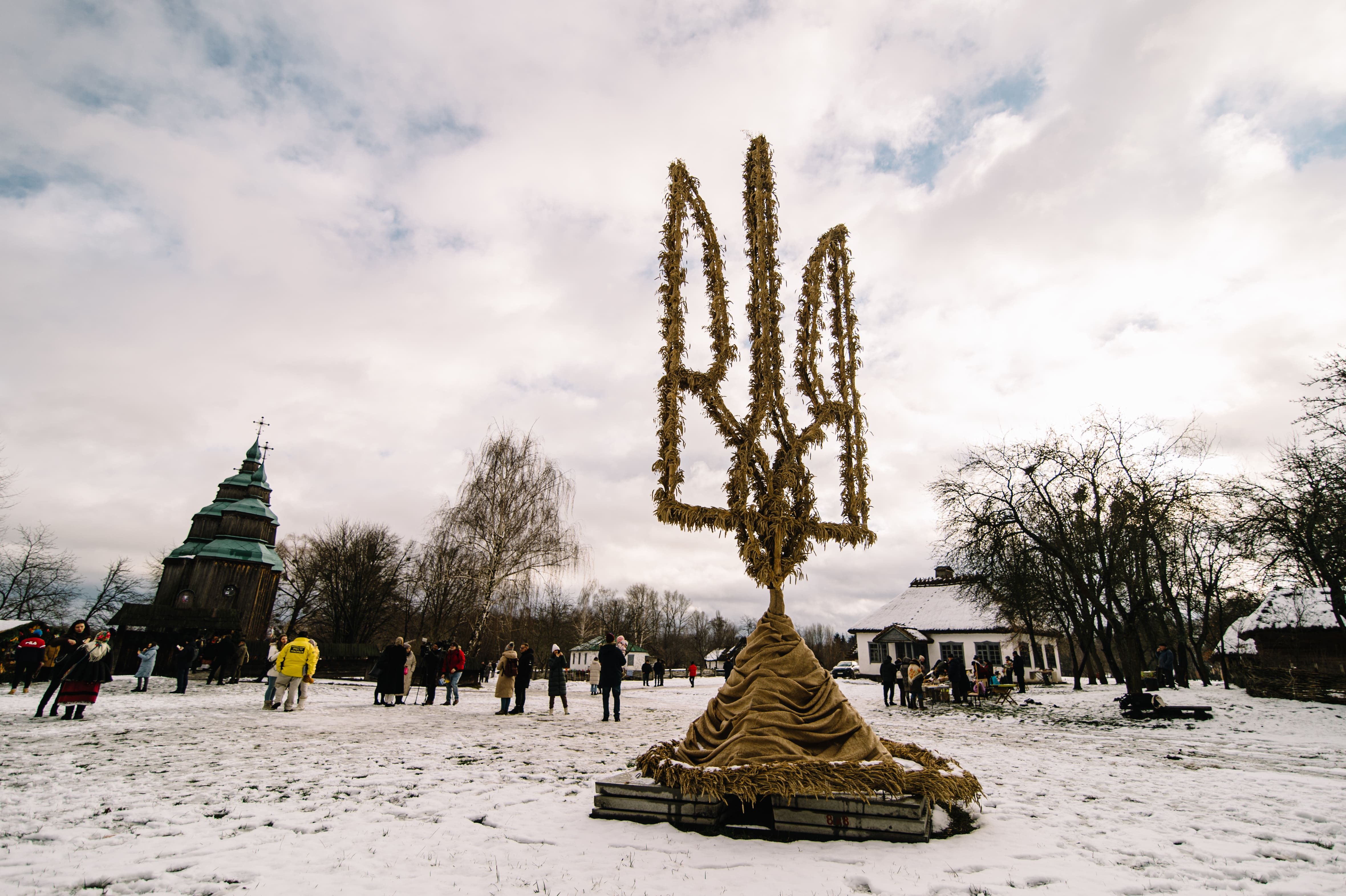 У Києві на Різдво встановили найбільший тризуб з дідухів в Україні - зображення